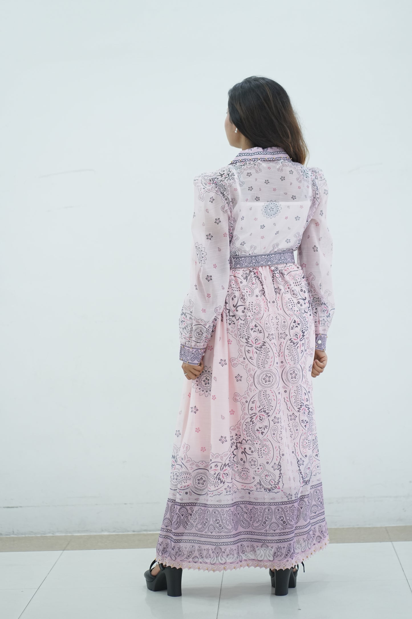 Beautiful Maxi Dress Long Sleeve w Tailor Collar