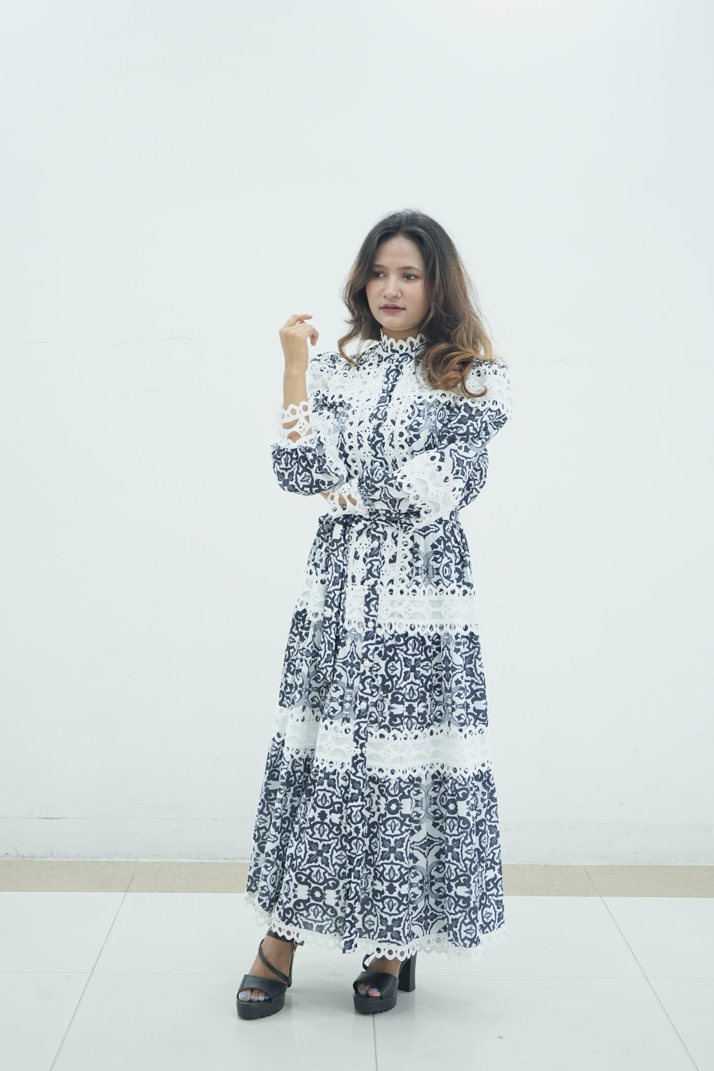 Black & White Long Maxi Dress w Delicate Lace Trim