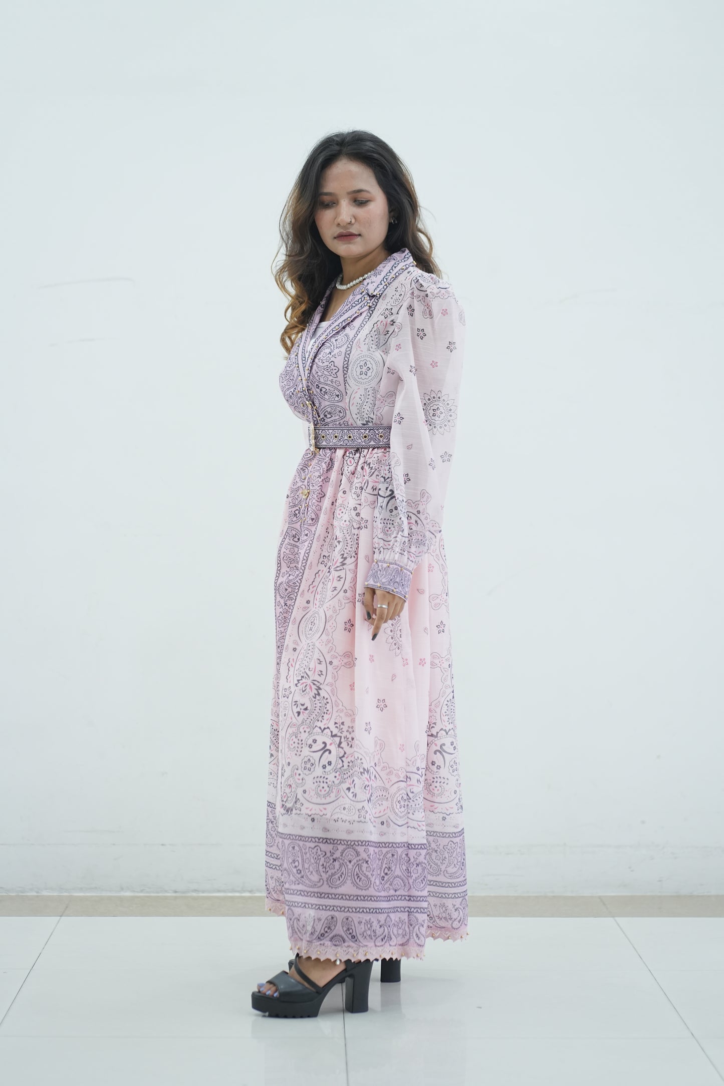 Beautiful Maxi Dress Long Sleeve w Tailor Collar