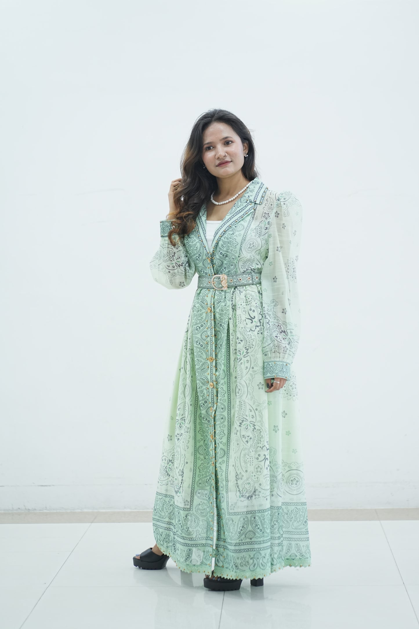 Beautiful Maxi Dress Long Sleeve w Tailor Collar