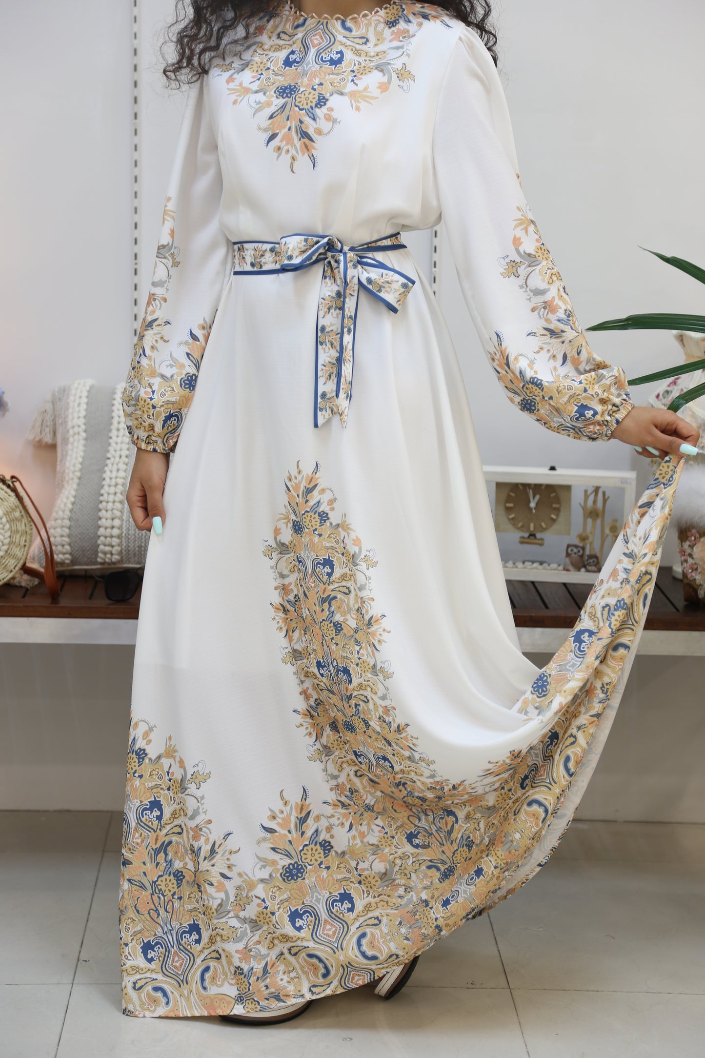 Beautiful Long Maxi Dress w Round Neck